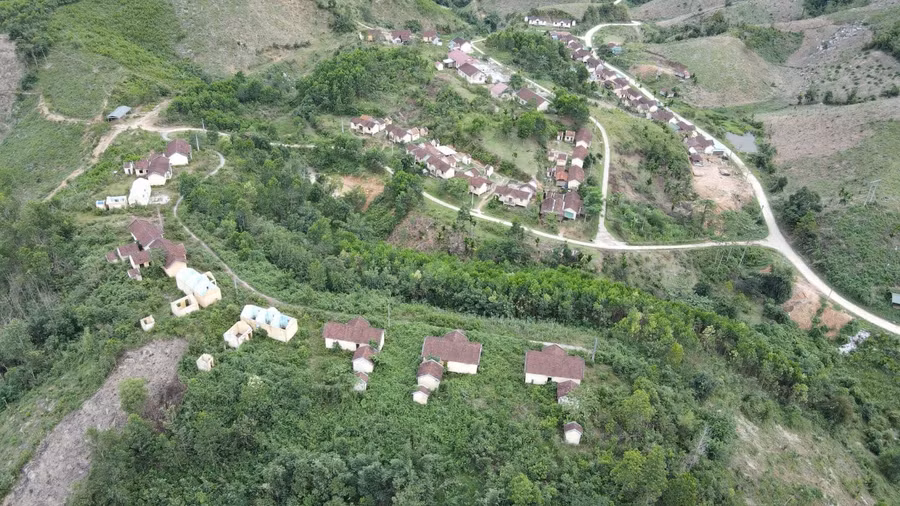 Toàn cảnh khu tái định cư Đăk Đrinh. Ảnh: VP