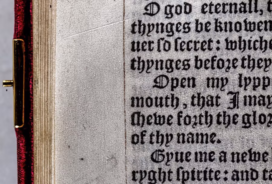 Hình vẽ của vua Henry VIII bên lề cuốn sách. CHỤP MÀN HÌNH CNN
