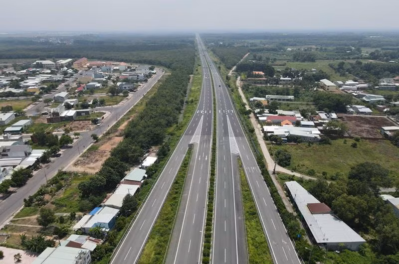 Dự án đầu tư xây dựng đường cao tốc Dầu Giây-Tân Phú giai đoạn 1 có quy mô 4 làn xe, bề rộng nền đường 17 m (ảnh minh họa) Dự án đầu tư xây dựng đường cao tốc Dầu Giây-Tân Phú giai đoạn 1 có quy mô 4 làn xe, bề rộng nền đường 17 m (ảnh minh họa)
