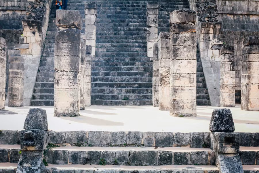 Không chỉ có giá trị về mặt kiến trúc, Temple of Warriors giúp các nhà nghiên cứu hiểu hơn về cấu trúc xã hội, niềm tin tôn giáo, thực hành nghi lễ của người Maya cổ đại. Ảnh: MINH ĐỨC