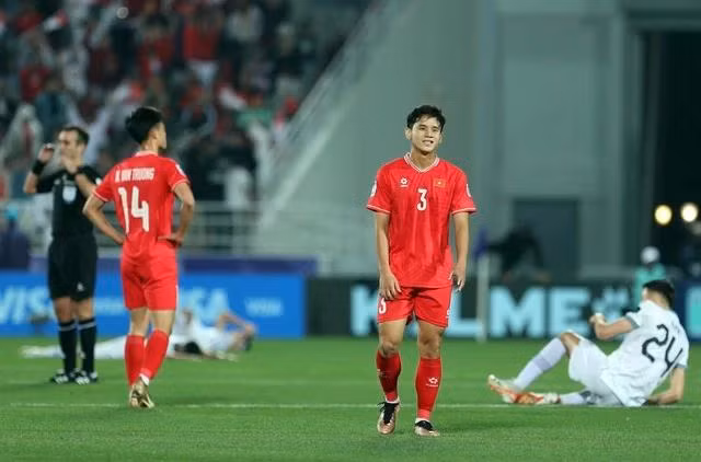 Đội tuyển Việt Nam bị mất số điểm khủng trên bảng xếp hạng FIFA do để thua 2 trận ở vòng bảng Asian Cup 2023. Ảnh: NGỌC LINH