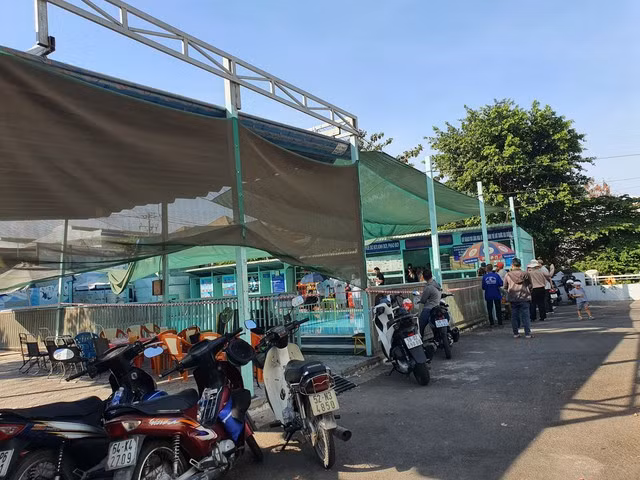 Khu vực cháu trai tử vong ở hồ bơi tại quận 12, TP HCM.
