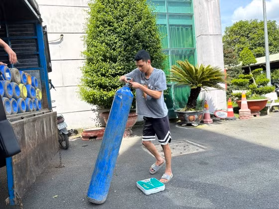 Đối tượng cùng tang vật thu giữ Đối tượng cùng tang vật thu giữ