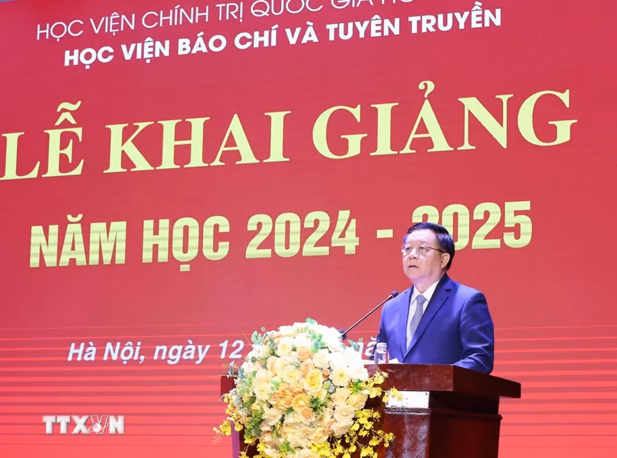 Trưởng Ban Tuyên giáo Trung ương Nguyễn Trọng Nghĩa phát biểu tại Lễ khai giảng. Ảnh: Phương Hoa - TTXVN