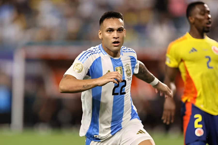 Lautaro Martínez ghi bàn thắng duy nhất giúp Argentina đăng quang. (Nguồn: Reuters) Lautaro Martínez ghi bàn thắng duy nhất giúp Argentina đăng quang. (Nguồn: Reuters)