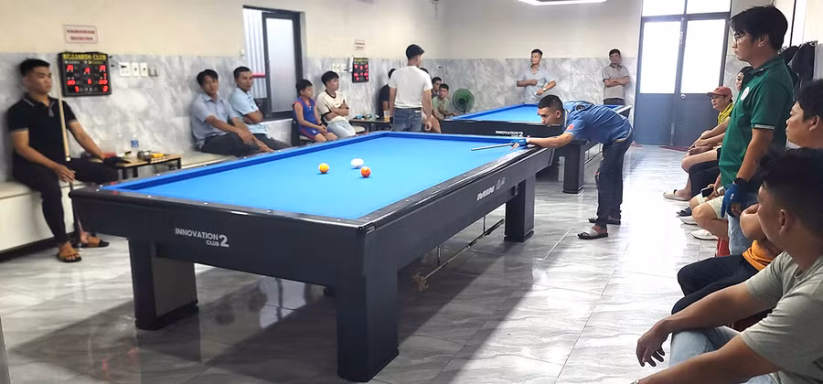 Ban tổ chức lần đầu tiên đưa nội dung Carom 3 băng vào thi đấu cho tất cả quần chúng nhân dân trong toàn huyện tham gia. Ảnh: Văn Ngọc