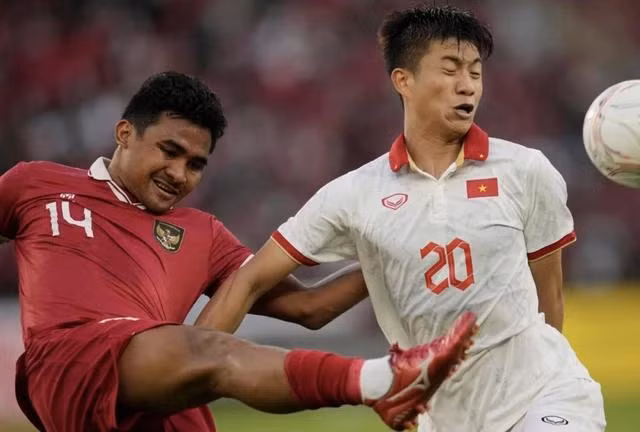 Dưới thời HLV Shin Tae-yong, đội tuyển Indonesia (trái) chưa thắng đội tuyển Việt Nam với kết quả 2 hòa, 2 thua. Ảnh: ESPN Asia