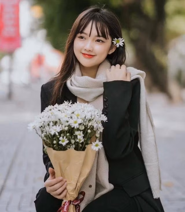 Hồng Nhung đang là sinh viên ngành giáo dục mầm non