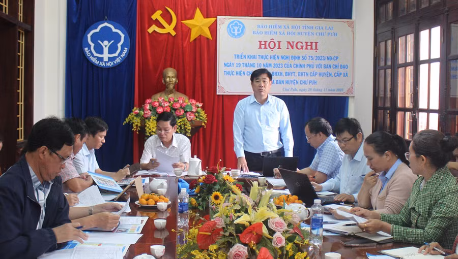 Bảo hiểm Xã hội tỉnh thành lập 2 đoàn công tác làm việc với Ban Chỉ đạo thực hiện chính sách BHXH, BHYT cấp huyện và cấp xã để đôn đốc triển khai thực hiện Nghị định số 75/2023/NĐ-CP. Ảnh: N.N