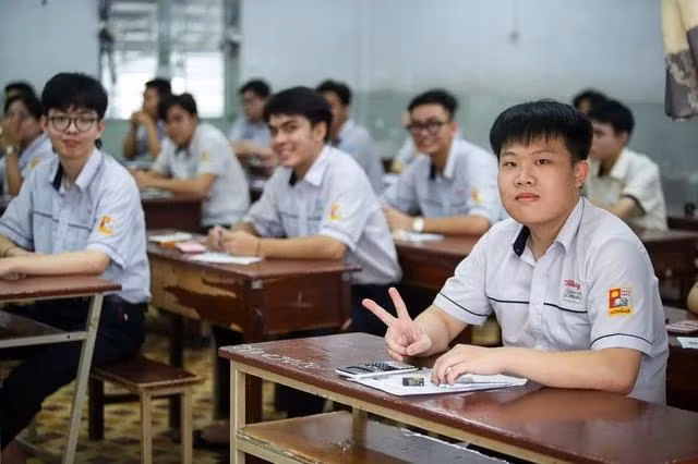 Sau khi công bố kết quả thi, các sở GD-ĐT thực hiện việc đối sánh kết quả điểm thi trung bình các bài thi, môn thi thành phần với điểm trung bình môn học tương ứng của năm học lớp 12. Ảnh NHẬT THỊNH