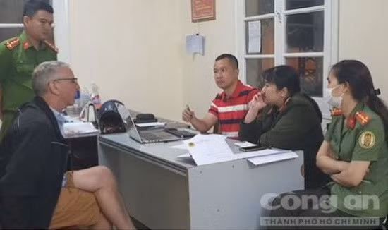 Nghi phạm tại Cơ quan điều tra. (Nguồn: Công an Thành phố Hồ Chí Minh) Nghi phạm tại Cơ quan điều tra. (Nguồn: Công an Thành phố Hồ Chí Minh)
