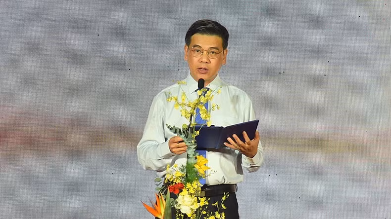 Ông Nguyễn Văn Dũng, Phó Chủ tịch Ủy ban nhân dân Thành phố Hồ Chí Minh phát biểu tại Lễ công bố. Ông Nguyễn Văn Dũng, Phó Chủ tịch Ủy ban nhân dân Thành phố Hồ Chí Minh phát biểu tại Lễ công bố.