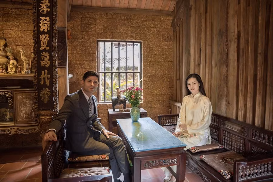 Du khách trải nghiệm homestay đậm văn hóa Bắc bộ ở Đường Lâm. (Ảnh: CTV/Vietnam+)