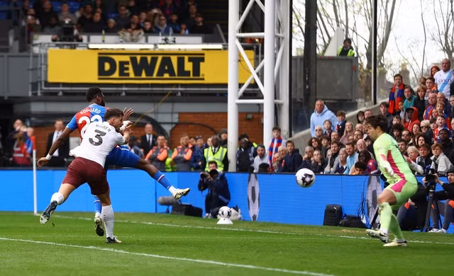Odsonne Edouard thu ngắn cách biệt còn 2-4