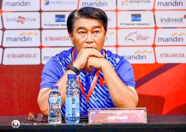 HLV Trần Minh Chiến