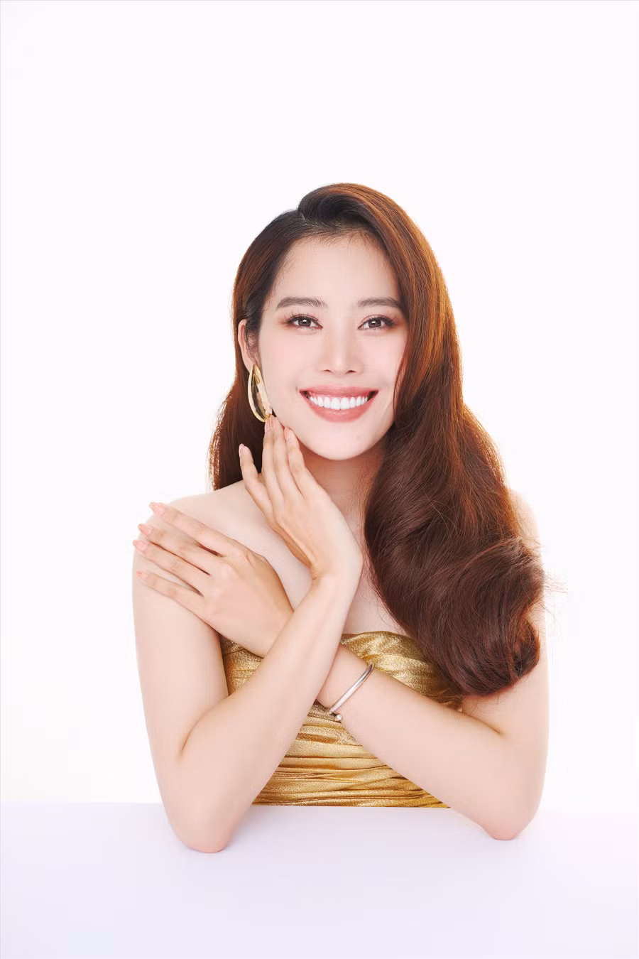 Năm ngoái, sau phim “Lô tô”, cô cũng vào Top 10 Hoa hậu Thế giới Việt Nam 2022. Ở tuổi 27, Nam Em với nhan sắc rạng rỡ cho thấy bản thân cô vẫn hoàn toàn có thể tranh tài thêm các cuộc thi nhan sắc khác.