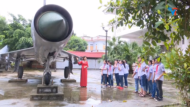 Buổi sinh hoạt ngoại khóa của Trường THCS Tiên Cát nhân dịp kỷ niệm Cách mạng Tháng Tám và Quốc khánh 2/9 tại Bảo tàng Hùng Vương, tỉnh Phú Thọ.