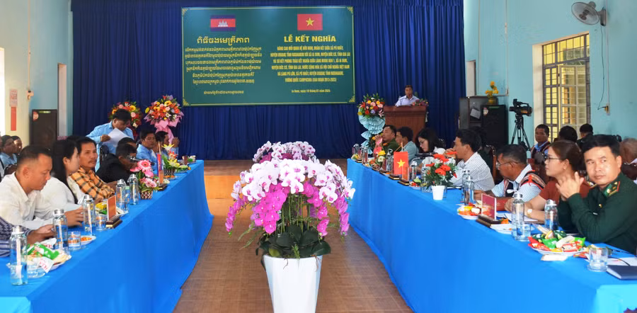 Quang cảnh hội nghị sơ kết 10 năm hoạt động kết nghĩa và ký kết nghĩa giai đoạn tiếp theo. Ảnh: V.H