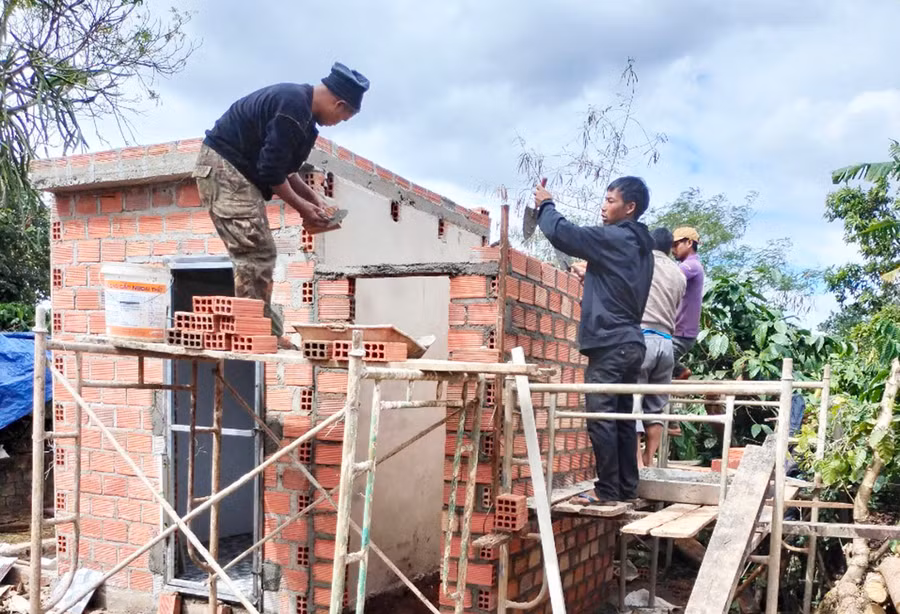 Thông qua hoạt động giáo dục nghề nghiệp, người lao động đã bước đầu có sự thay đổi nhận thức, cải thiện kỹ năng nghề nghiệp. Ảnh: Mộc Trà