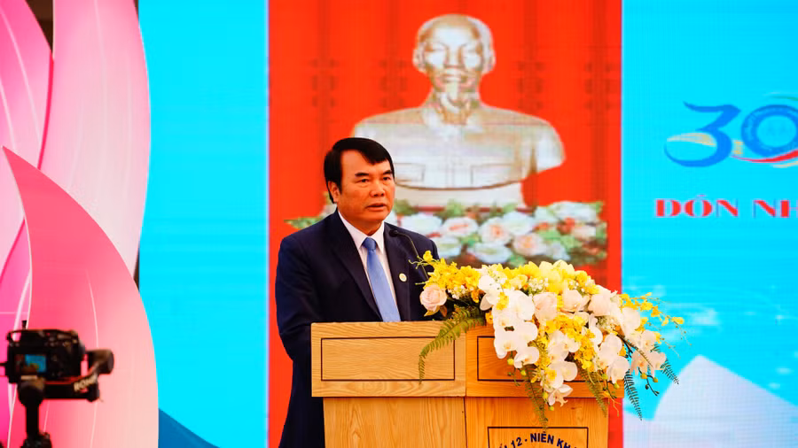 Đồng chí Phạm S - Phó Chủ tịch UBND tỉnh, phát biểu tại buổi lễ