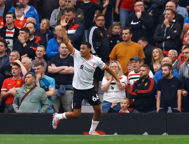 Trent Alexander-Arnold bị từ chối bàn thắng do lỗi việt vị Trent Alexander-Arnold bị từ chối bàn thắng do lỗi việt vị