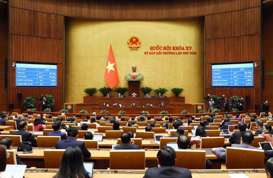 Quốc hội biểu quyết thông qua Luật Đất đai (sửa đổi). (Ảnh: Phạm Kiên/TTXVN)