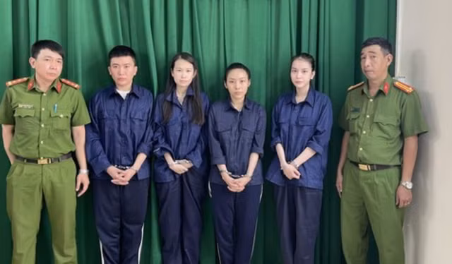 Các đối tượng tại cơ quan công an