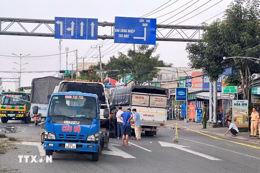 Hiện trường vụ tai nạn. (Ảnh: TTXVN phát) Hiện trường vụ tai nạn. (Ảnh: TTXVN phát)