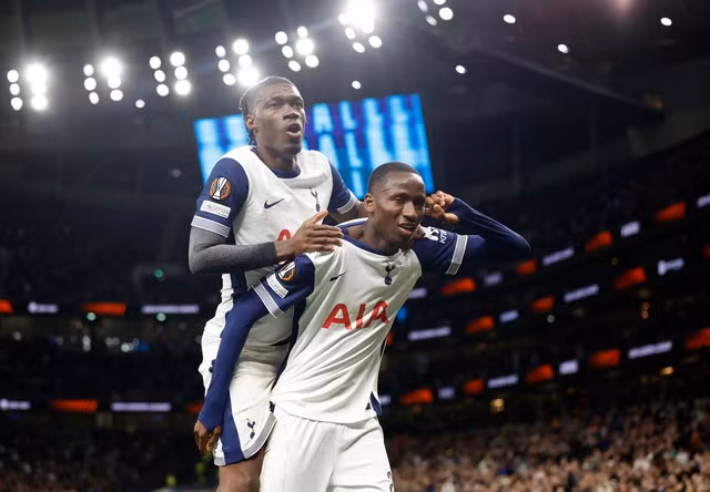 Pape Sarr nhân đôi cách biệt cho Tottenham.