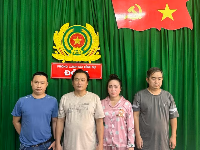 Các đối tượng tại cơ quan công an. Các đối tượng tại cơ quan công an.