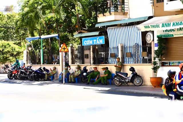 Công an có mặt tại nhà ông Xà Dương Thắng.