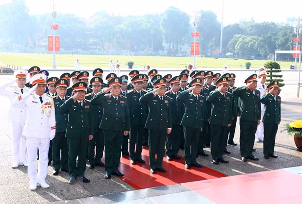 Đoàn Đại biểu Quân ủy Trung ương-Bộ Quốc phòng thành kính tưởng nhớ Chủ tịch Hồ Chí Minh. (Ảnh: Phạm Kiên/TTXVN) Đoàn Đại biểu Quân ủy Trung ương-Bộ Quốc phòng thành kính tưởng nhớ Chủ tịch Hồ Chí Minh. (Ảnh: Phạm Kiên/TTXVN)