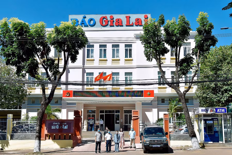 Báo Gia Lai là 1 trong số 24 cơ quan, đơn vị của tỉnh đứng chân trên địa bàn TP. Pleiku được công nhận đạt chuẩn văn hóa năm 2022. Ảnh: Đức Thụy
