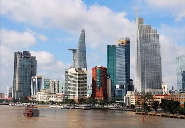 Trung tâm Thành phố Hồ Chí Minh bên sông Sài Gòn. (Ảnh: Hồng Đạt/TTXVN)