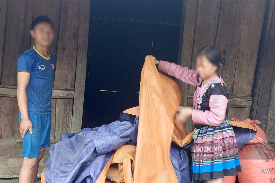 Vợ chồng anh Vàng A T. Vợ chồng anh Vàng A T.