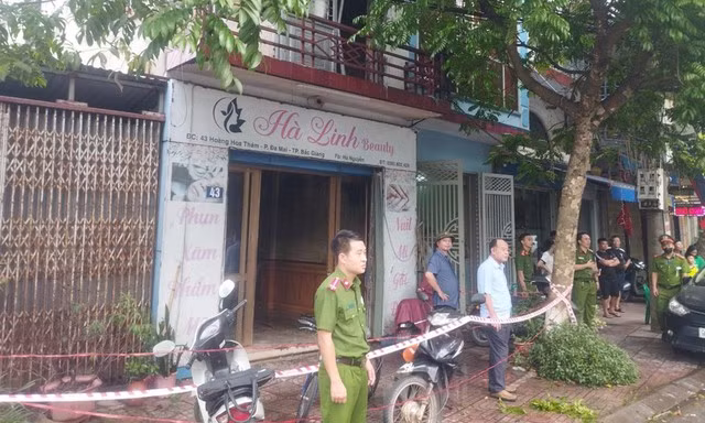 Lực lượng chức năng bảo vệ hiện trường. Ảnh: MXH Lực lượng chức năng bảo vệ hiện trường. Ảnh: MXH