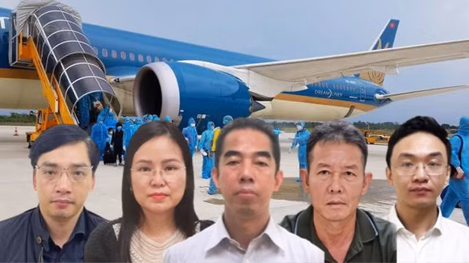 Cựu thứ trưởng Tô Anh Dũng cùng các đồng phạm nhận hối lộ hàng trăm tỉ đồng - Ảnh 1. Bị cáo Tô Anh Dũng (ở giữa) cùng các bị cáo khác. Ảnh: Việt Anh
