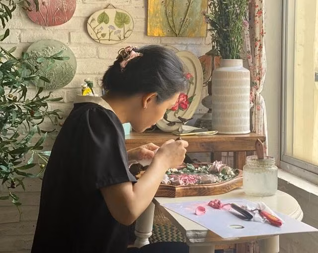 Theo chị Thảo, cần phải kiên nhẫn, tỉ mẩn để tạo hình từng chi tiết nhỏ Theo chị Thảo, cần phải kiên nhẫn, tỉ mẩn để tạo hình từng chi tiết nhỏ