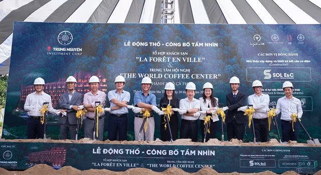 Động thổ tổ hợp khách sạn “Rừng trong thành phố”. Ảnh: HOÀNG BÌNH Động thổ tổ hợp khách sạn “Rừng trong thành phố”. Ảnh: HOÀNG BÌNH