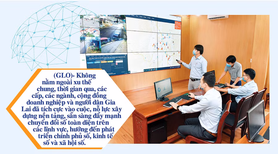 Kỹ thuật viên xử lý thông tin hình ảnh qua camera tại Trung tâm Điều hành đô thị thông minh TP. Pleiku. Ảnh: Đ.T