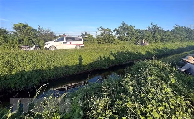 Hiện trường cháu bé tử vong tại xã Mễ Sở, huyện Văn Giang, tỉnh Hưng Yên. (Ảnh: TTXVN phát)
