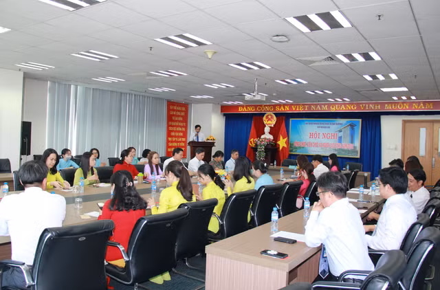Nguyên tắc lựa chọn là người đạt số phiếu cao nhất trong số người đạt tỉ lệ trên 50% tính trên tổng số người được triệu tập giới thiệu thì được lựa chọn đề nghị bổ nhiệm. Nguyên tắc lựa chọn là người đạt số phiếu cao nhất trong số người đạt tỉ lệ trên 50% tính trên tổng số người được triệu tập giới thiệu thì được lựa chọn đề nghị bổ nhiệm.