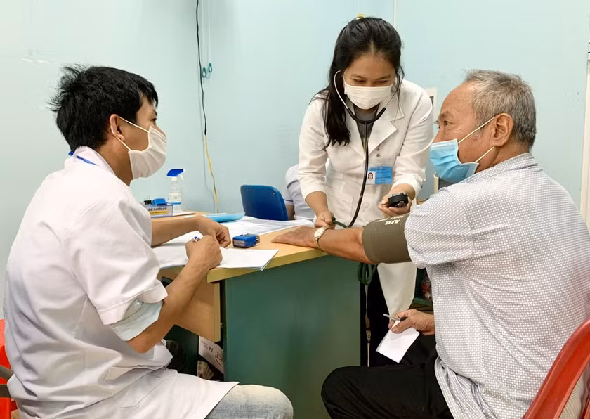 Cần quan tâm khen thưởng các đối tượng ưu tiên, có tính lan tỏa cao, như người lao động, nhà khoa học, cán bộ, chiến sĩ lực lượng vũ trang, đội ngũ giáo viên, y bác sĩ... Ảnh: Như Nguyện Cần quan tâm khen thưởng các đối tượng ưu tiên, có tính lan tỏa cao, như người lao động, nhà khoa học, cán bộ, chiến sĩ lực lượng vũ trang, đội ngũ giáo viên, y bác sĩ... Ảnh: Như Nguyện