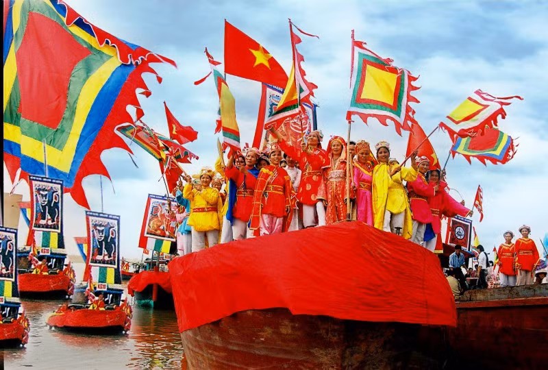 Sôi động lễ hội cầu ngư đầu năm.