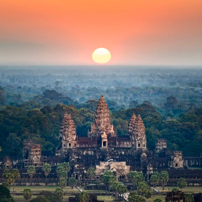 Quần thể đền đài còn nhiều bí ấn của Angkor luôn thu hút du khách quốc tế