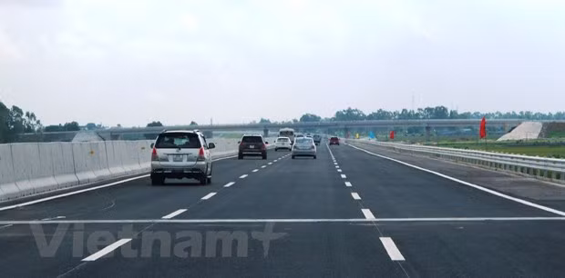 Bộ Công an đề xuất không chỉ xe ôtô kinh doanh vận tải, tới đây, ôtô cá nhân cũng bắt buộc phải lắp đặt camera giám sát hành trình. (Ảnh: Việt Hùng/Vietnam+)