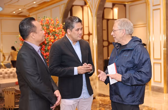 Ông cho biết từ rất lâu đã muốn đến thăm và lưu diễn tại Việt Nam để tận mắt thấy mọi thứ