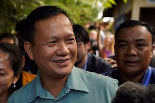 Quốc vương Campuchia Norodom Sihamoni đã bổ nhiệm ông Hun Manet, con trai của Thủ tướng Hun Sen, làm tân thủ tướng hôm 7-8. Ảnh: Reuters