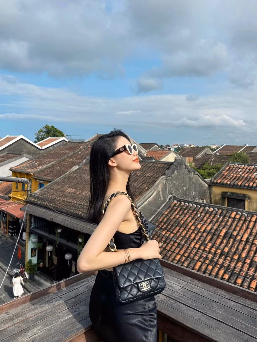 Những năm gần đây, Bùi Quỳnh Hoa tích cực xuất hiện trên sàn diễn thời trang cũng như đảm nhận vị trí giám khảo tại các cuộc thi nhan sắc trong nước và quốc tế. Cô từng được mời làm huấn luyện viên truyền hình thực tế của Miss International Queen Vietnam, Hoa hậu Trái Đất Việt Nam 2023, giám khảo Super Model International Philippines 2023.