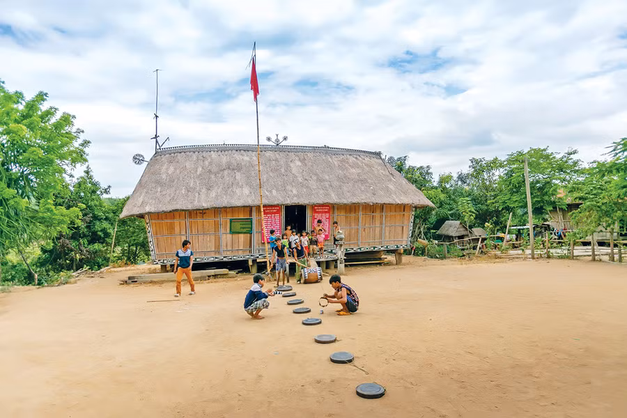 Nhà rông của người Bahnar ở huyện Kbang mang một vẻ đẹp riêng, trường tồn cùng thời gian. Ảnh: Quốc Nguyễn